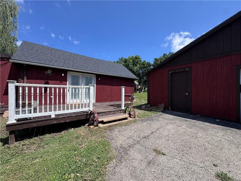 909 Linn St, Valley Falls, KS 66088
