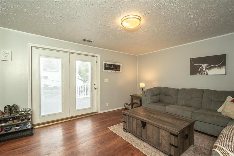 909 Linn St, Valley Falls, KS 66088