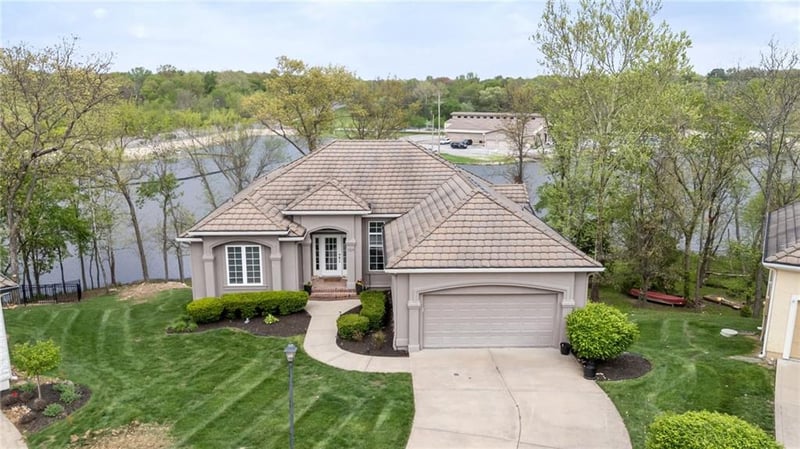 124 Teton Rg, Lake Winnebago, MO 64034
