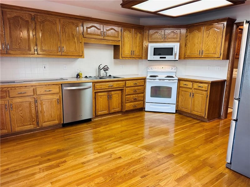 19009 34 St, Independence, MO 64057