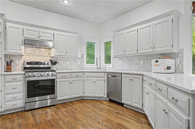 7228 Widmer Rd, Shawnee, KS 66216
