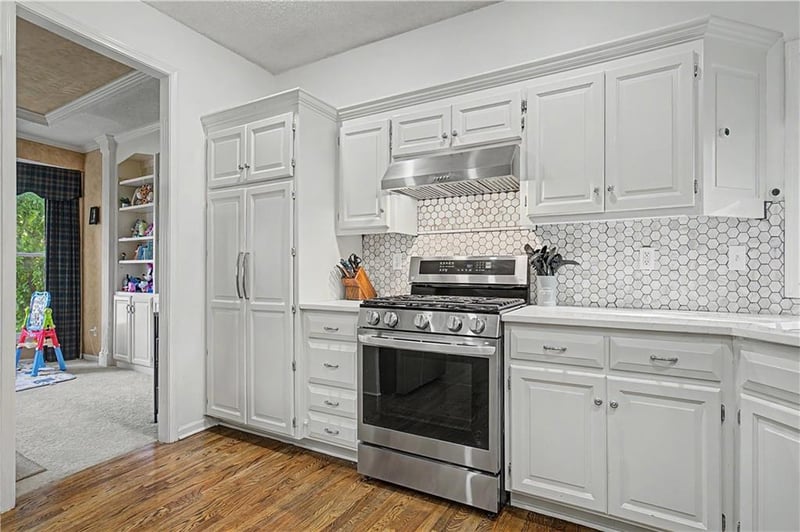 7228 Widmer Rd, Shawnee, KS 66216