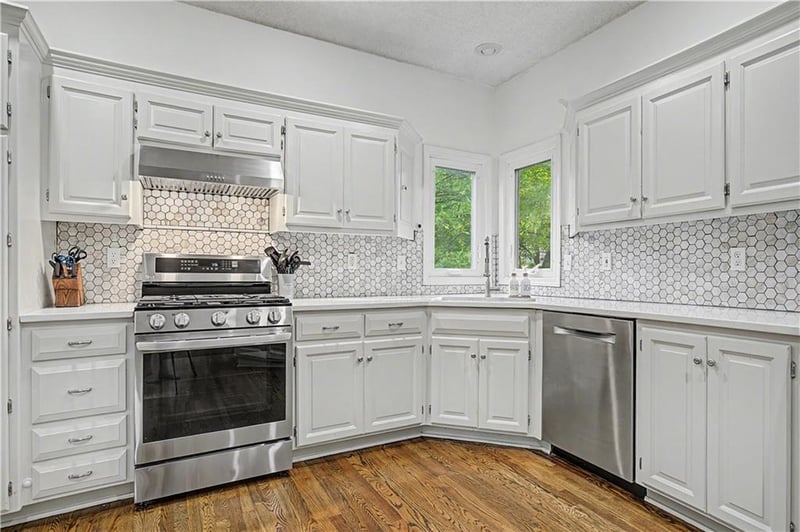 7228 Widmer Rd, Shawnee, KS 66216