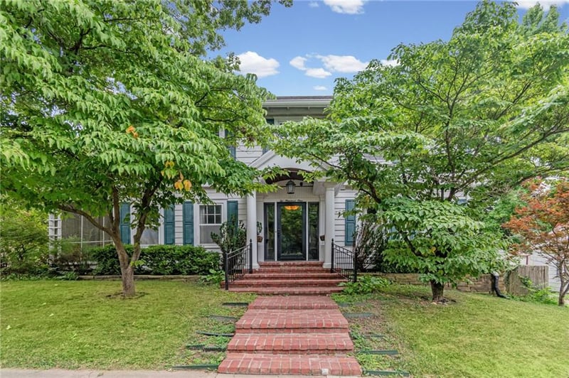 201 1st St, Carrollton, MO 64633