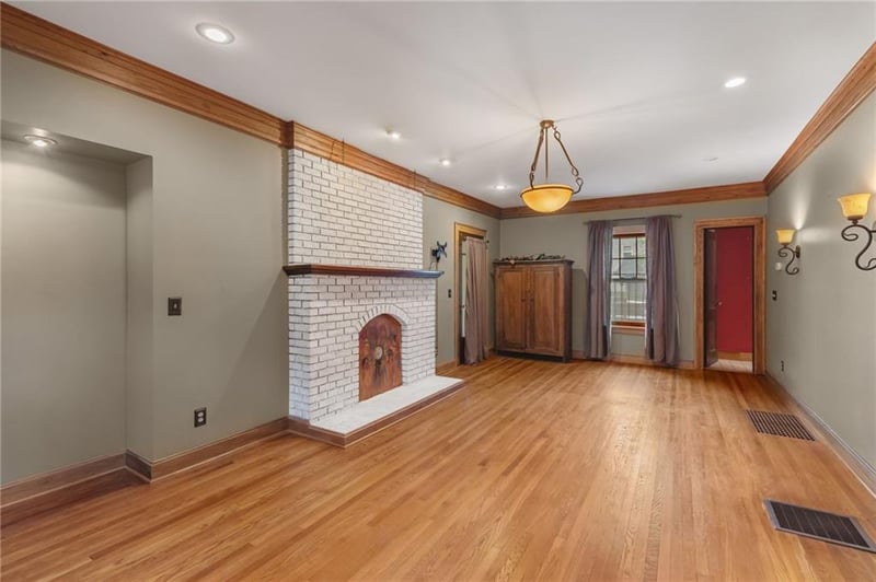 201 1st St, Carrollton, MO 64633