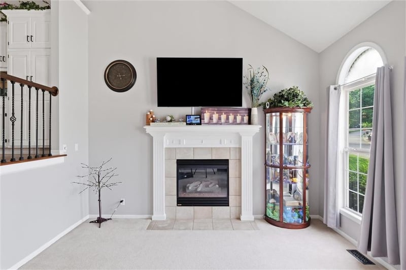 903 Silver Lake Cir, Raymore, MO 64083