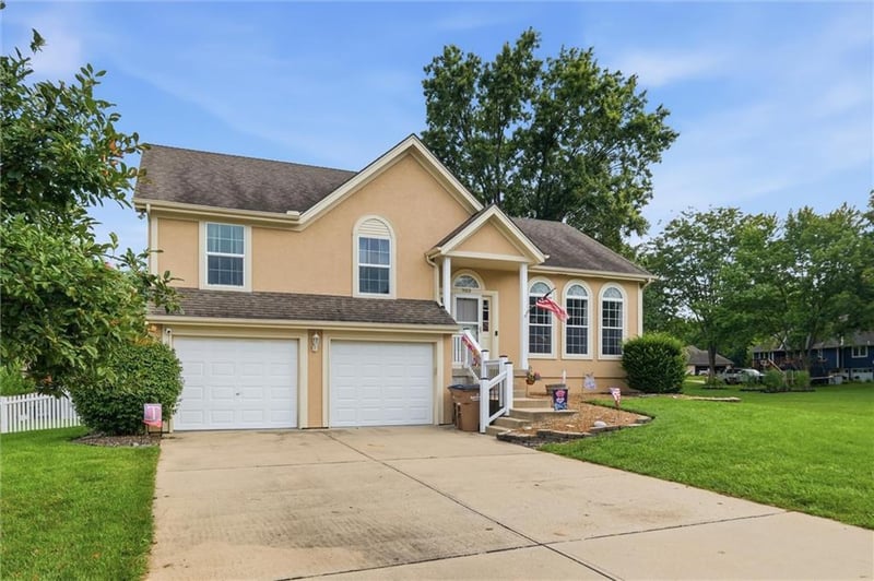 903 Silver Lake Cir, Raymore, MO 64083