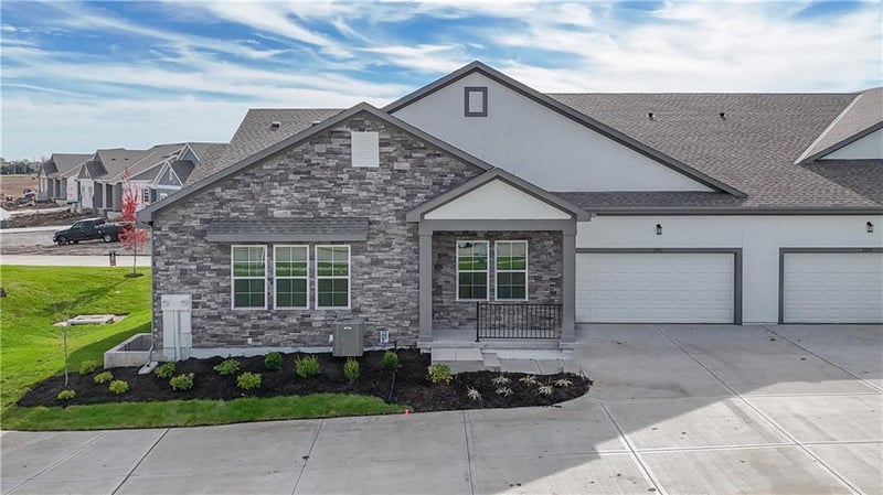 141 Diane Dr, Olathe, KS 66061
