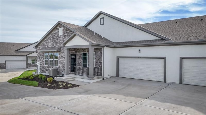 141 Diane Dr, Olathe, KS 66061