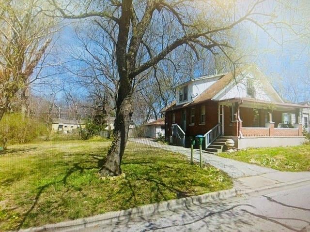 2330 48th St, Westwood, KS 66205