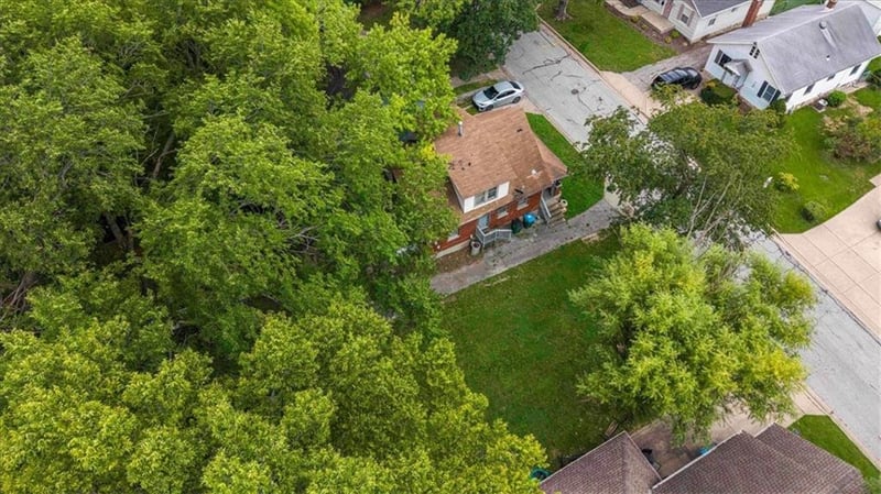 2330 W 48th St, Westwood, KS 66205