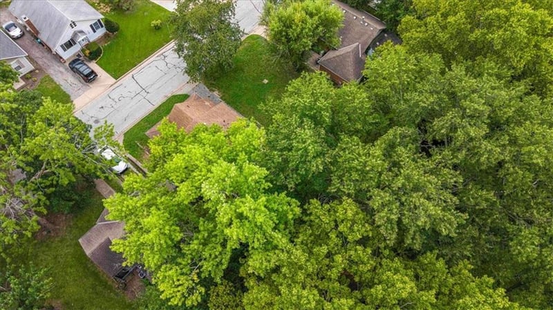 2330 W 48th St, Westwood, KS 66205