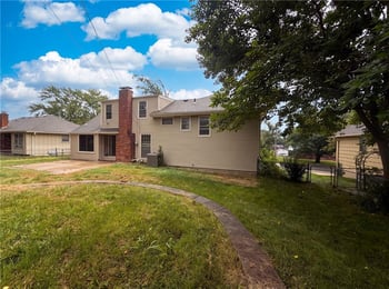 6916 N Overland Dr, Kansas City, MO 64151