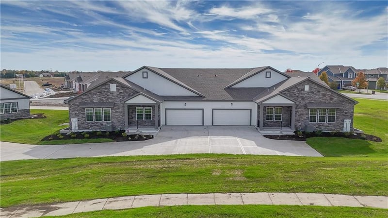 159 Diane Dr, Olathe, KS 66061
