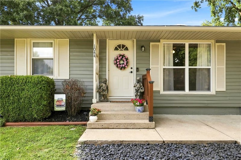 1044 Highland Dr, Liberty, MO 64068