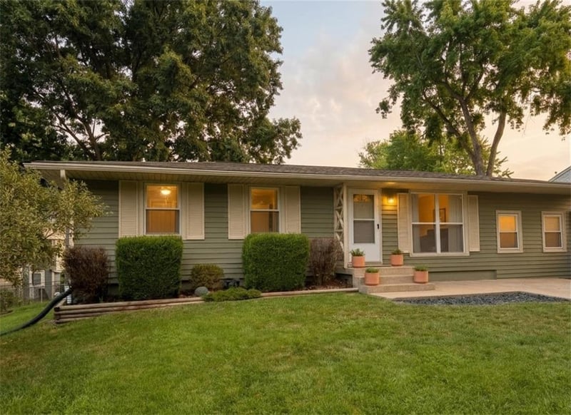 1044 Highland Dr, Liberty, MO 64068
