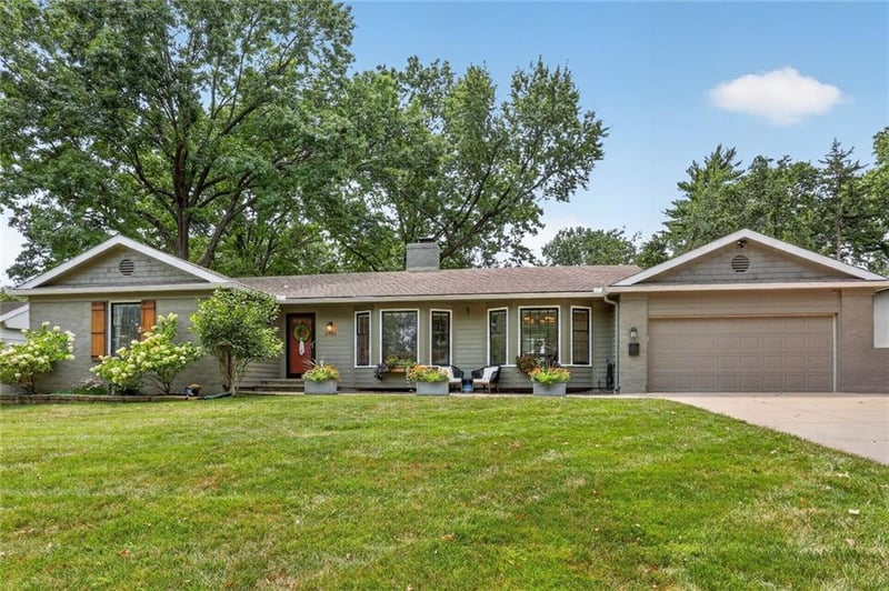 5701 84th Ter, Overland Park, KS 66207