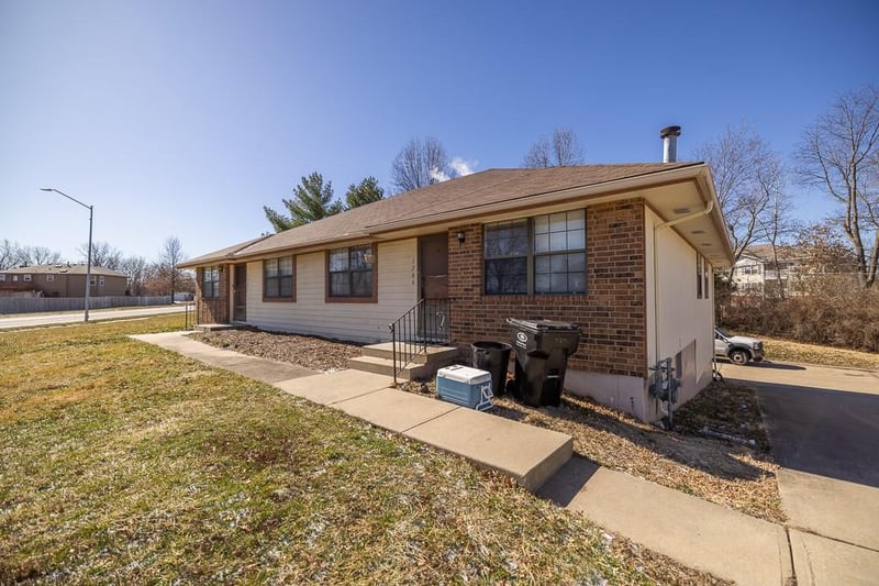 1700 - 1702 Swope Dr, Independence, MO 64057