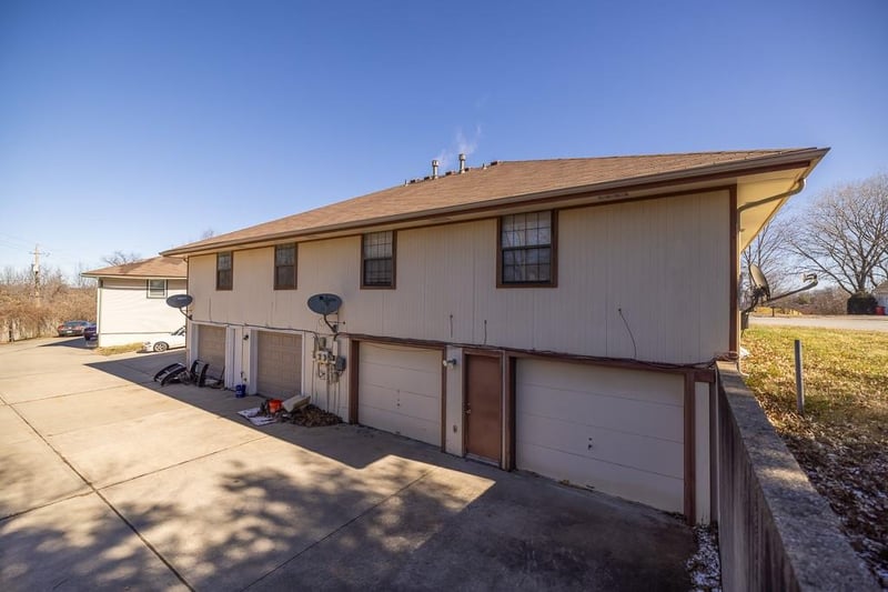 1700 - 1702 Swope Dr, Independence, MO 64057