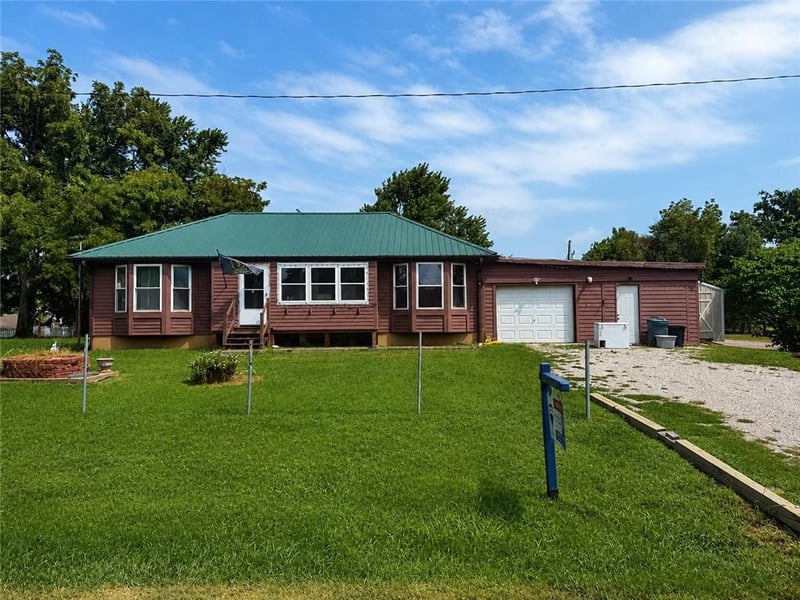 305 Elm St, Polo, MO 64671
