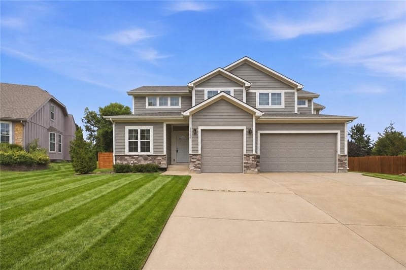10906 115th St, Overland Park, KS 66210