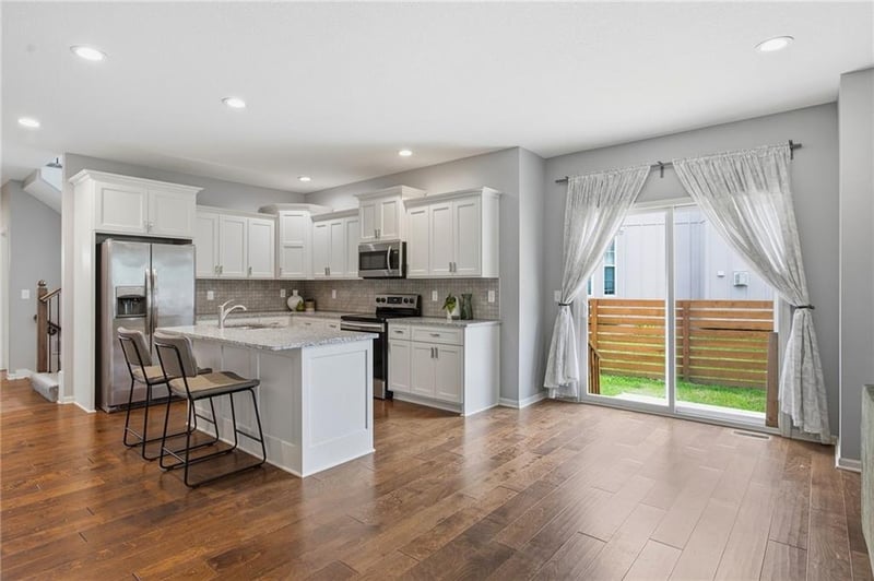 10906 115th St, Overland Park, KS 66210