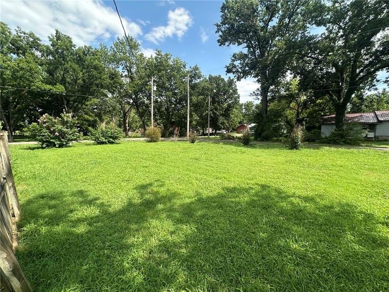 1408 3rd St, Neodesha, KS 66757