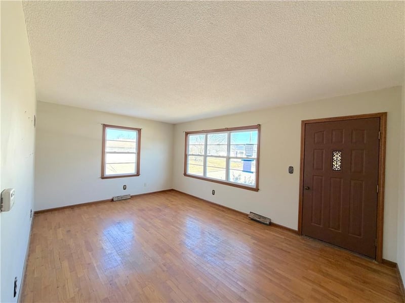 1412 Ridgeway Dr, Richmond, MO 64085