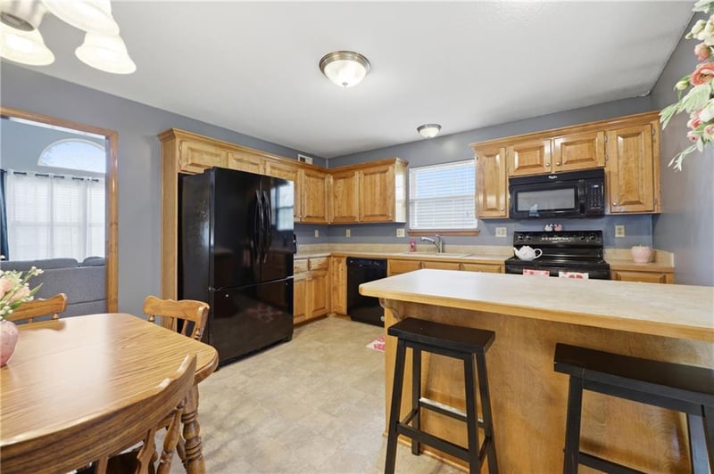 309 Phillips St, Odessa, MO 64076