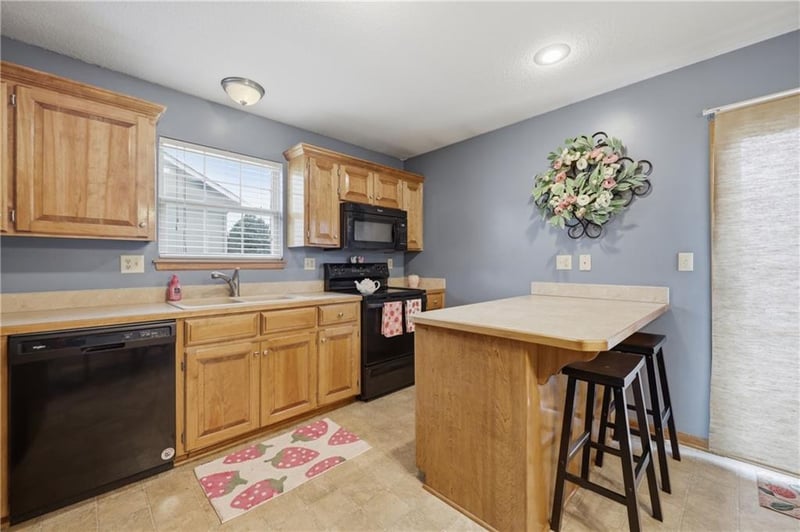 309 Phillips St, Odessa, MO 64076