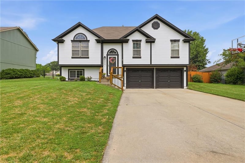 309 Phillips St, Odessa, MO 64076