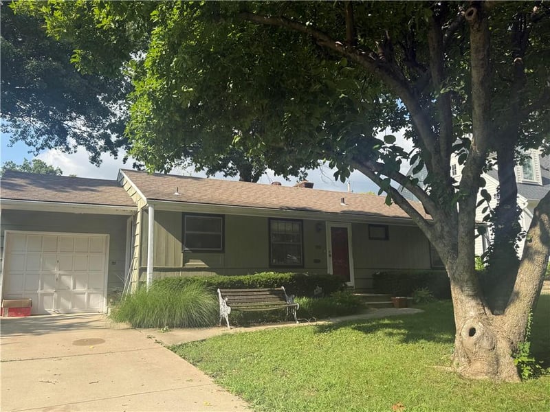 7155 Cherokee Dr, Prairie Village, KS 66208