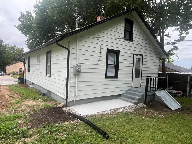 8320 Wabash Ave, Kansas City, MO 64132