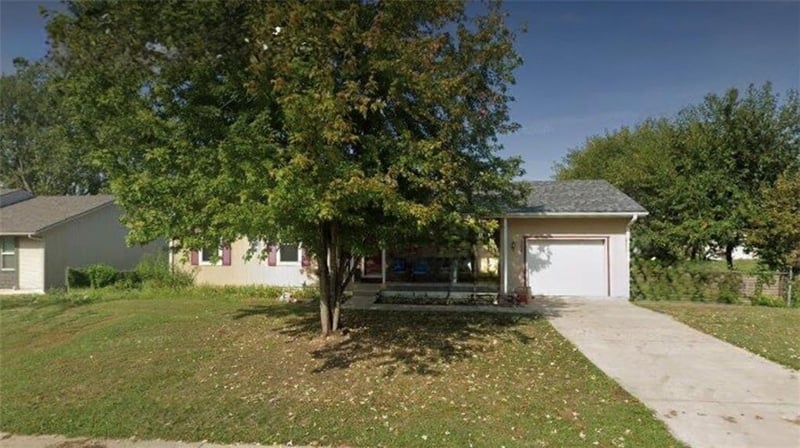 504 Younger Dr, Harrisonville, MO 64701