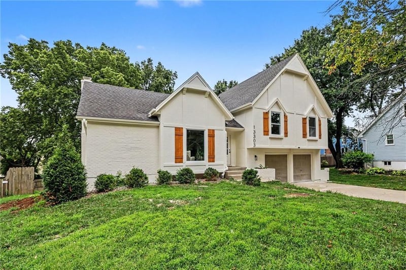 13303 105th St, Lenexa, KS 66215