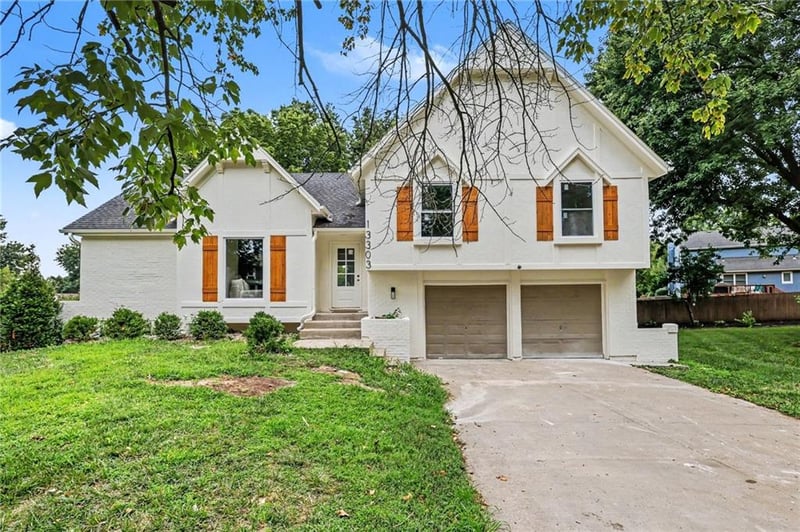 13303 105th St, Lenexa, KS 66215