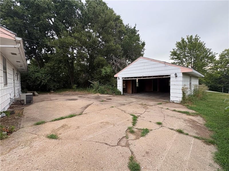5049 Brighton Ave, Kansas City, MO 64119