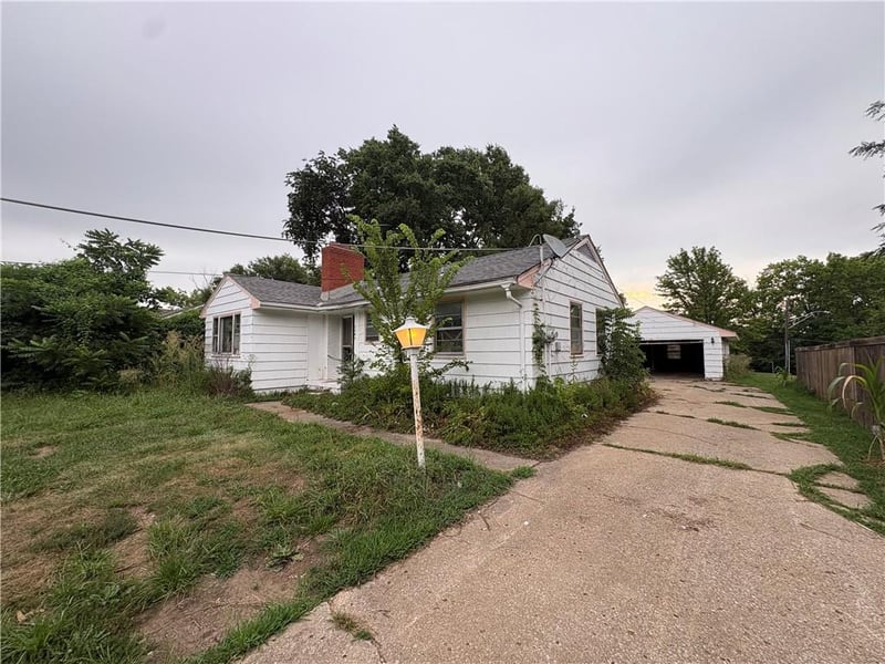 5049 Brighton Ave, Kansas City, MO 64119