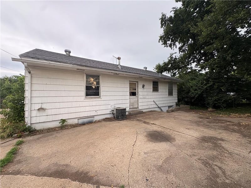 5049 Brighton Ave, Kansas City, MO 64119