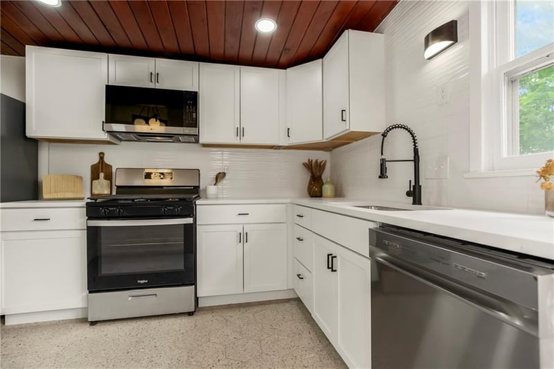 11120 35th Ter, Independence, MO 64052