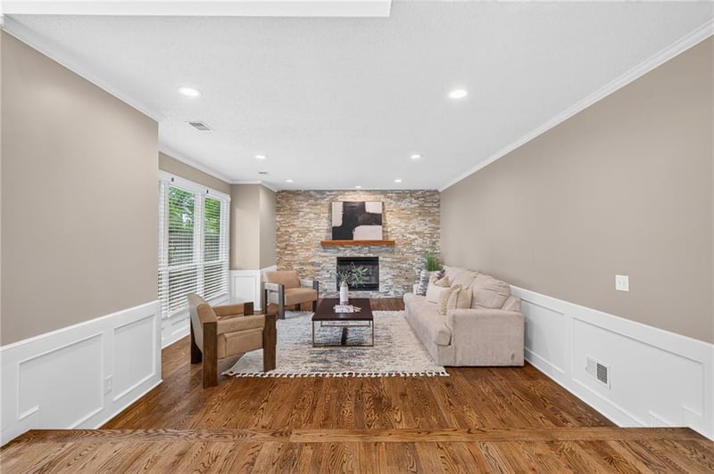 9109 126th Ter, Overland Park, KS 66213