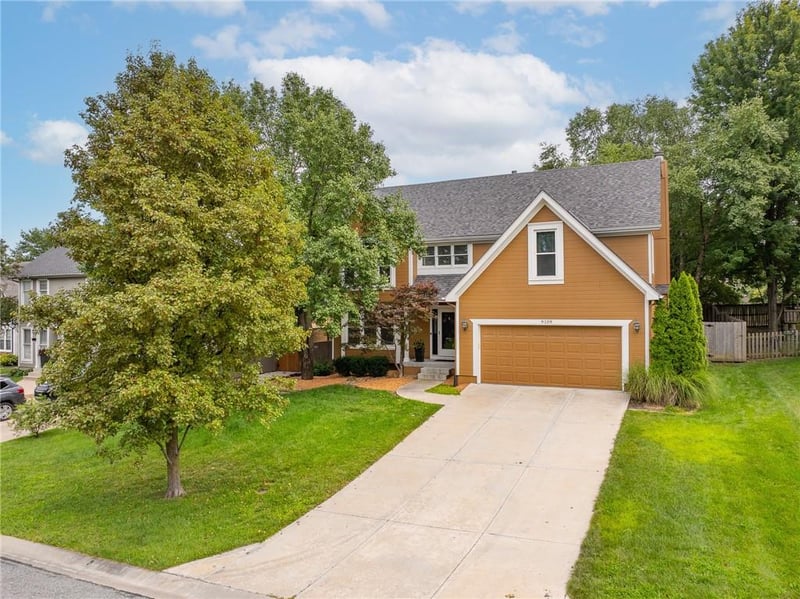 9109 126th Ter, Overland Park, KS 66213