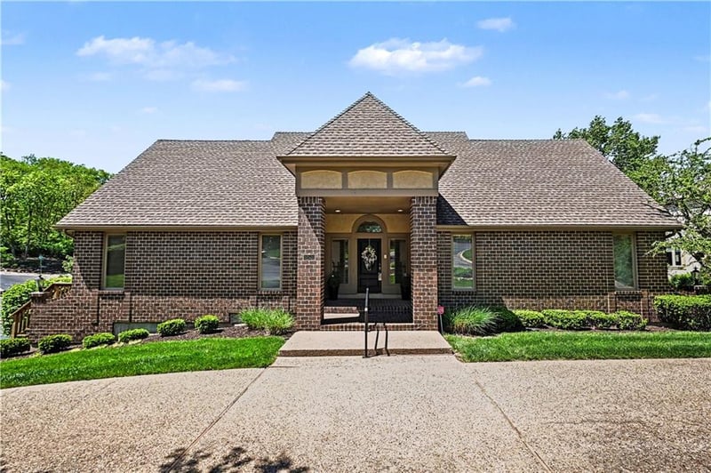 12620 Cedar St, Leawood, KS 66209