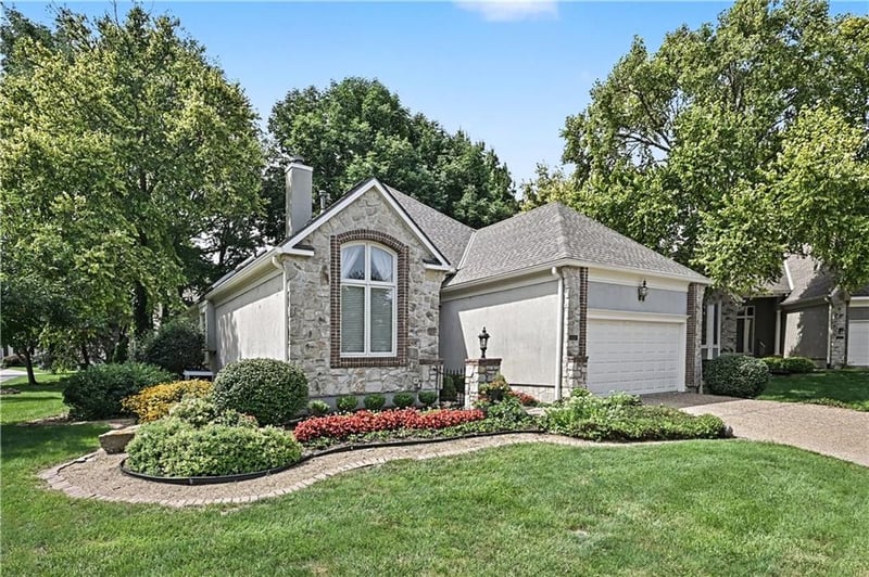 12620 Cedar St, Leawood, KS 66209