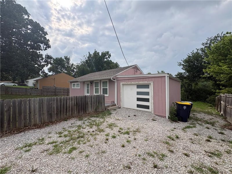 9122 Askew Ave, Kansas City, MO 64132