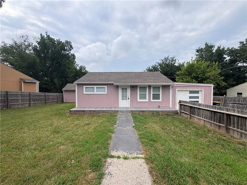 9122 Askew Ave, Kansas City, MO 64132