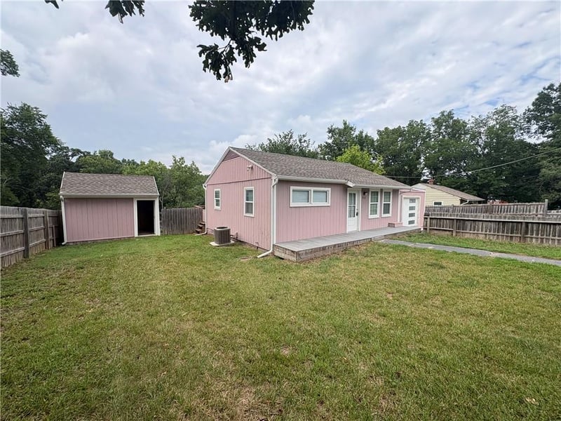 9122 Askew Ave, Kansas City, MO 64132