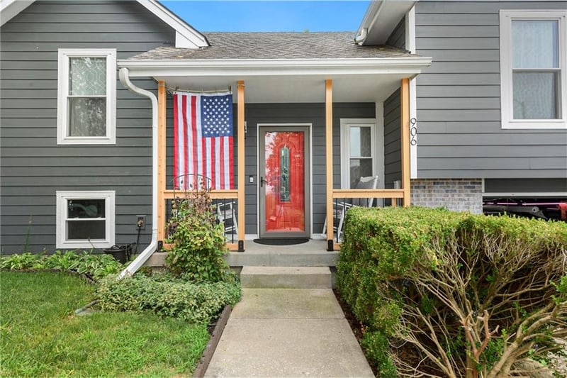 906 Fairview Cir, Pleasant Hill, MO 64080