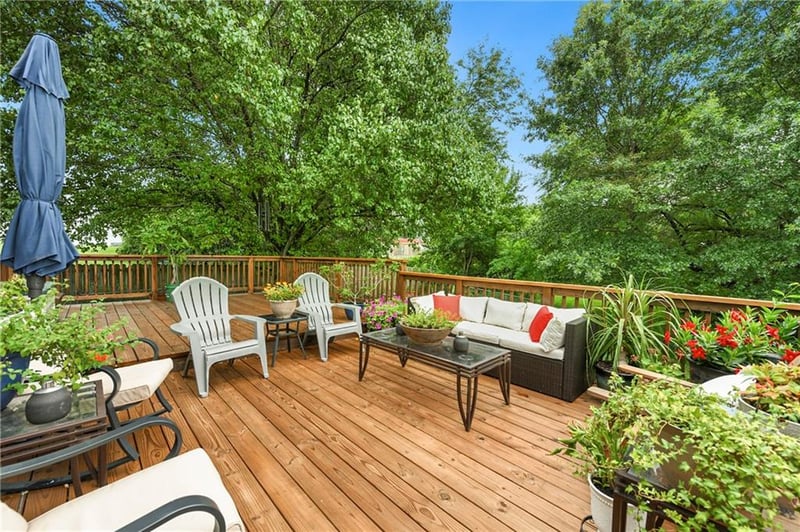 906 Fairview Cir, Pleasant Hill, MO 64080