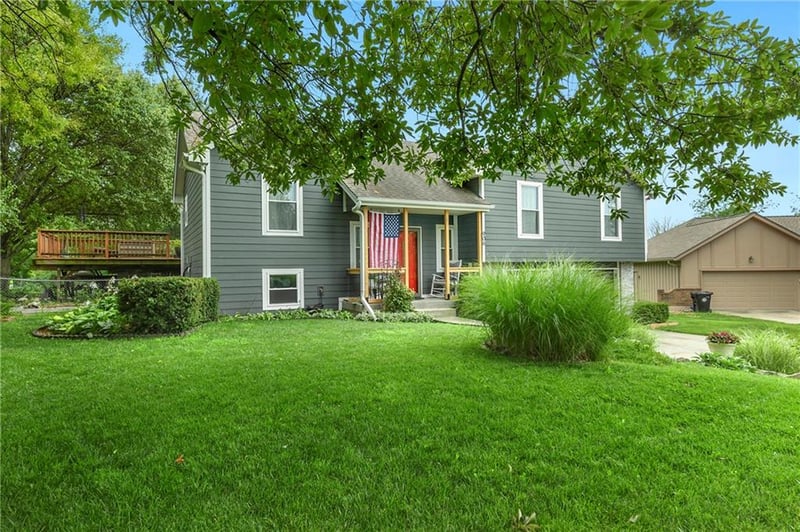 906 Fairview Cir, Pleasant Hill, MO 64080